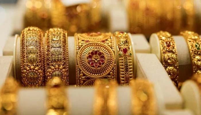 Gold surges past Rs500,000 per tola in historic high for Pakistan