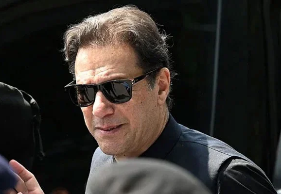 PIMS admin reveals details of Imran Khan's eye treatment