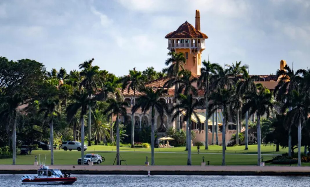 US Secret Service says shot dead man trying to access US President Florida estate