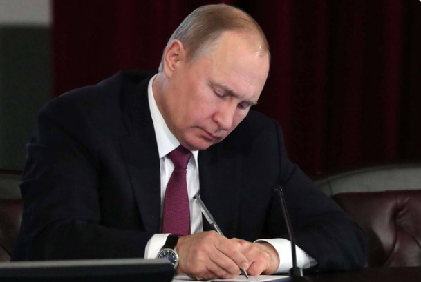 “Cynical Murder”: Russian President Offers Deepest Condolences to Iranian Counterpart Over Khamenei Assassination