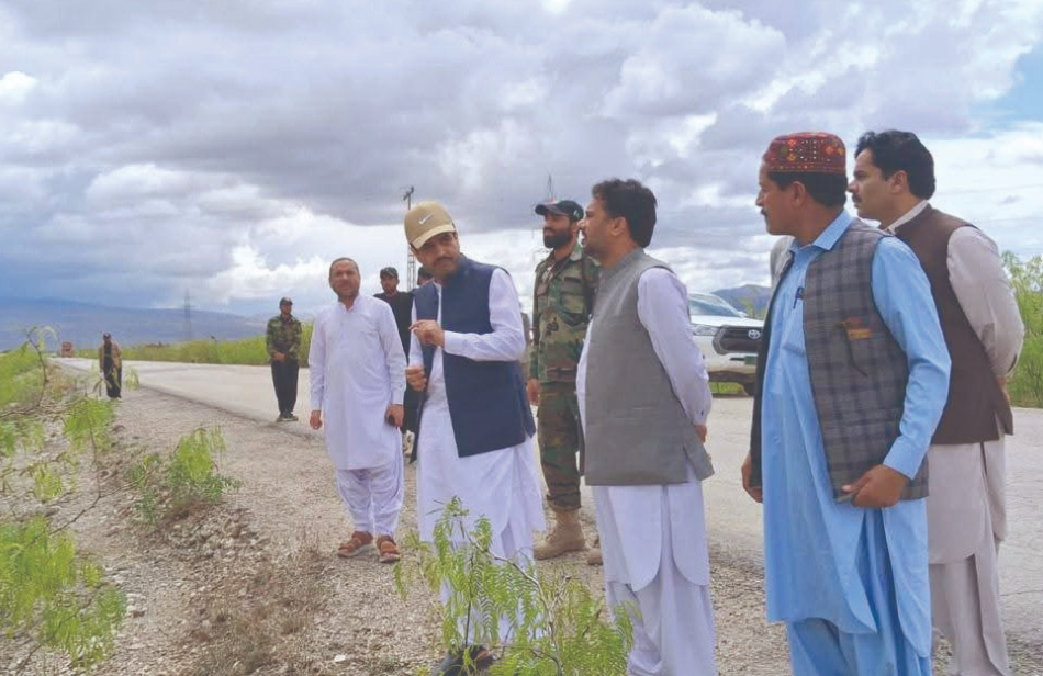Commissioner Qambrani Warns Against Slowing Development Work
