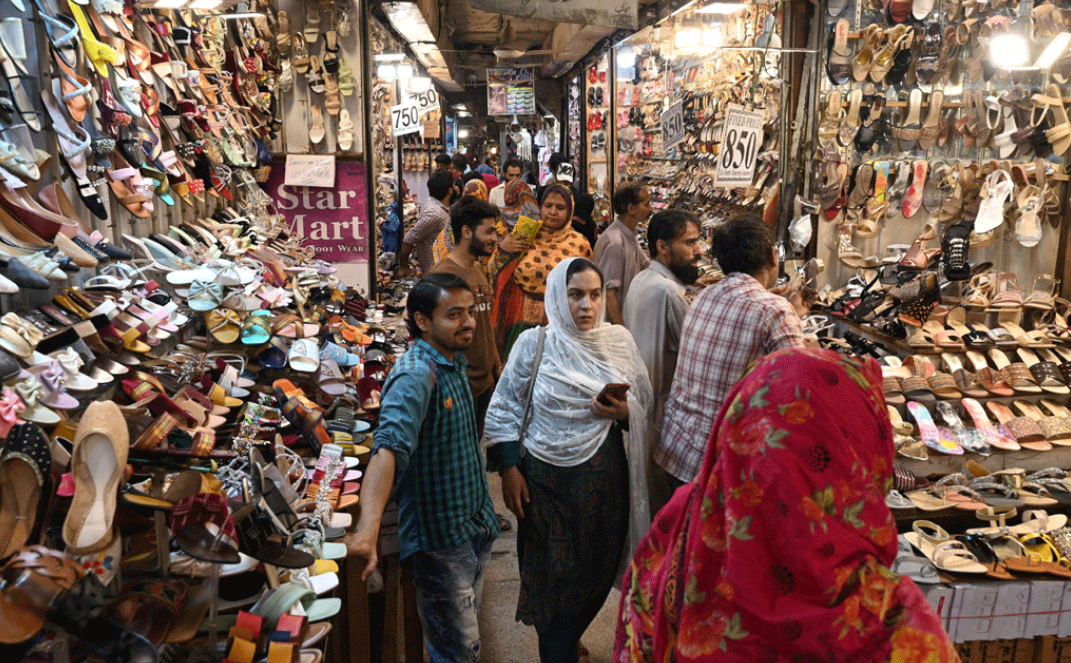 Shopping Malls, Markets to Shut at 8pm Across Pakistan Except Sindh to Conserve Energy