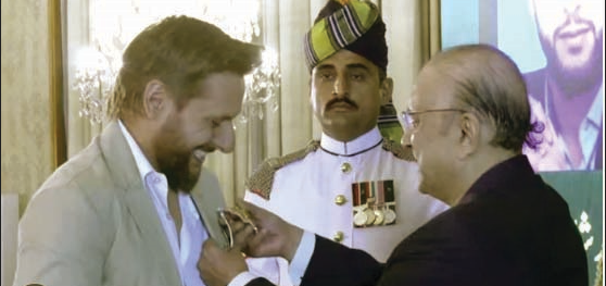 President Zardari confers Hilal-e-Imtiaz on flamboyant all-rounder Afridi