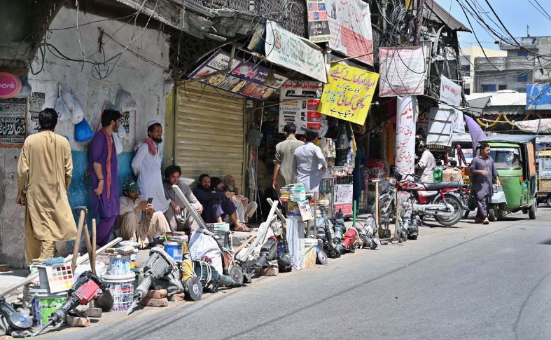 Banni Chowk’s Silent Queue Of The Unemployed