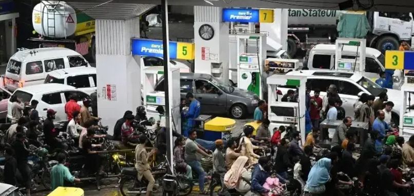 ECC Approves Revision in Dealers' Margins, Petroleum Dealers call off strike