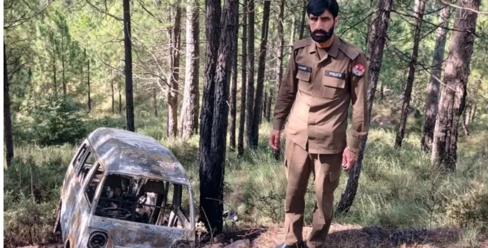 12 Injured as School Van Catches Fire in Murree, 10 Children Among Victims
