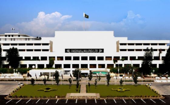 Rs 5 Daily Hike, 75-Paisa Cut: Kakar Grills Officials Over Fuel Pricing