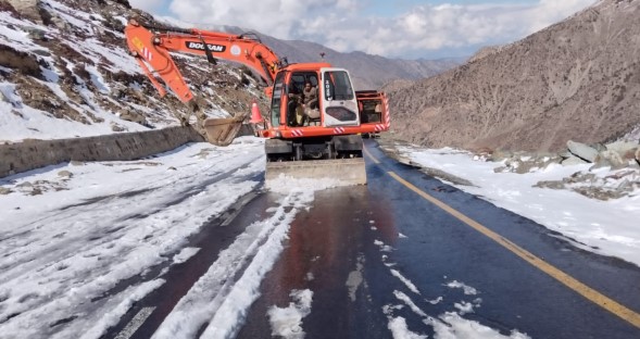 Babusar Top Reopens to All Traffic After Two-Day Closure as Snow-Clearing Operation Concludes