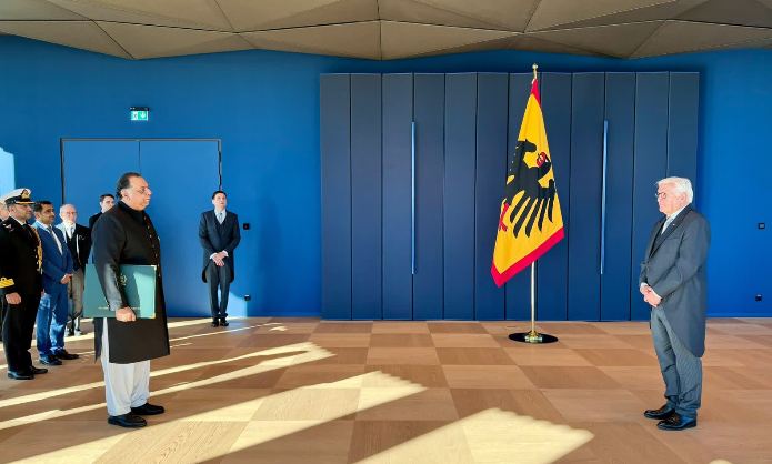Pakistan, Germany Vow to Deepen Ties as Envoy Presents Credentials to German President