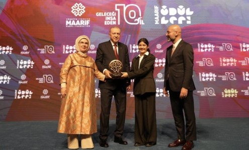 Pakistani Student Inaya Khan Honoured by Turkish President Erdoğan in Ankara